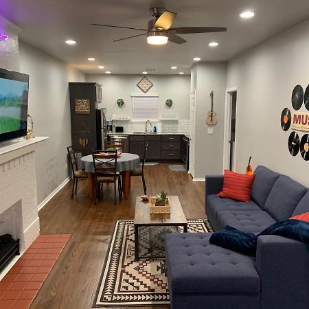 Rock & Roll House, Fiber Internet, Roku Tv, Washer & Dryer, By Dt Chickasha & Leg Lamp! Екстер'єр фото