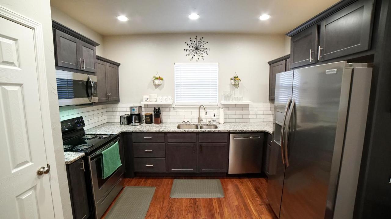 Rock & Roll House, Fiber Internet, Roku Tv, Washer & Dryer, By Dt Chickasha & Leg Lamp! Екстер'єр фото