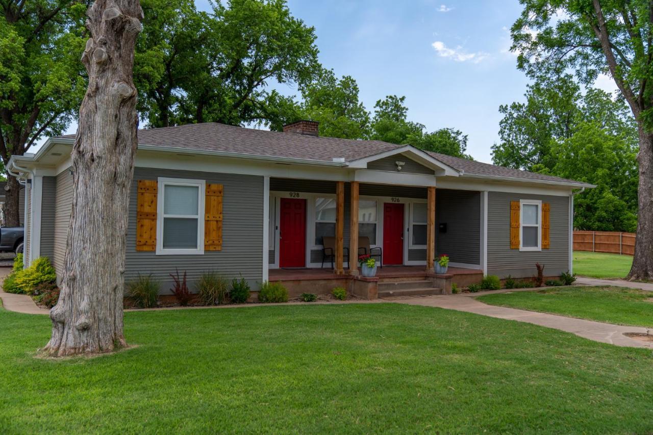 Rock & Roll House, Fiber Internet, Roku Tv, Washer & Dryer, By Dt Chickasha & Leg Lamp! Екстер'єр фото